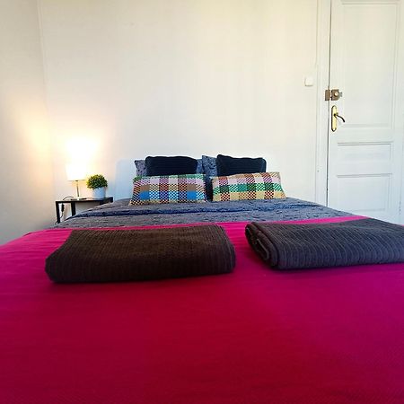 By Urquinaona Rooms Barcelona Bagian luar foto