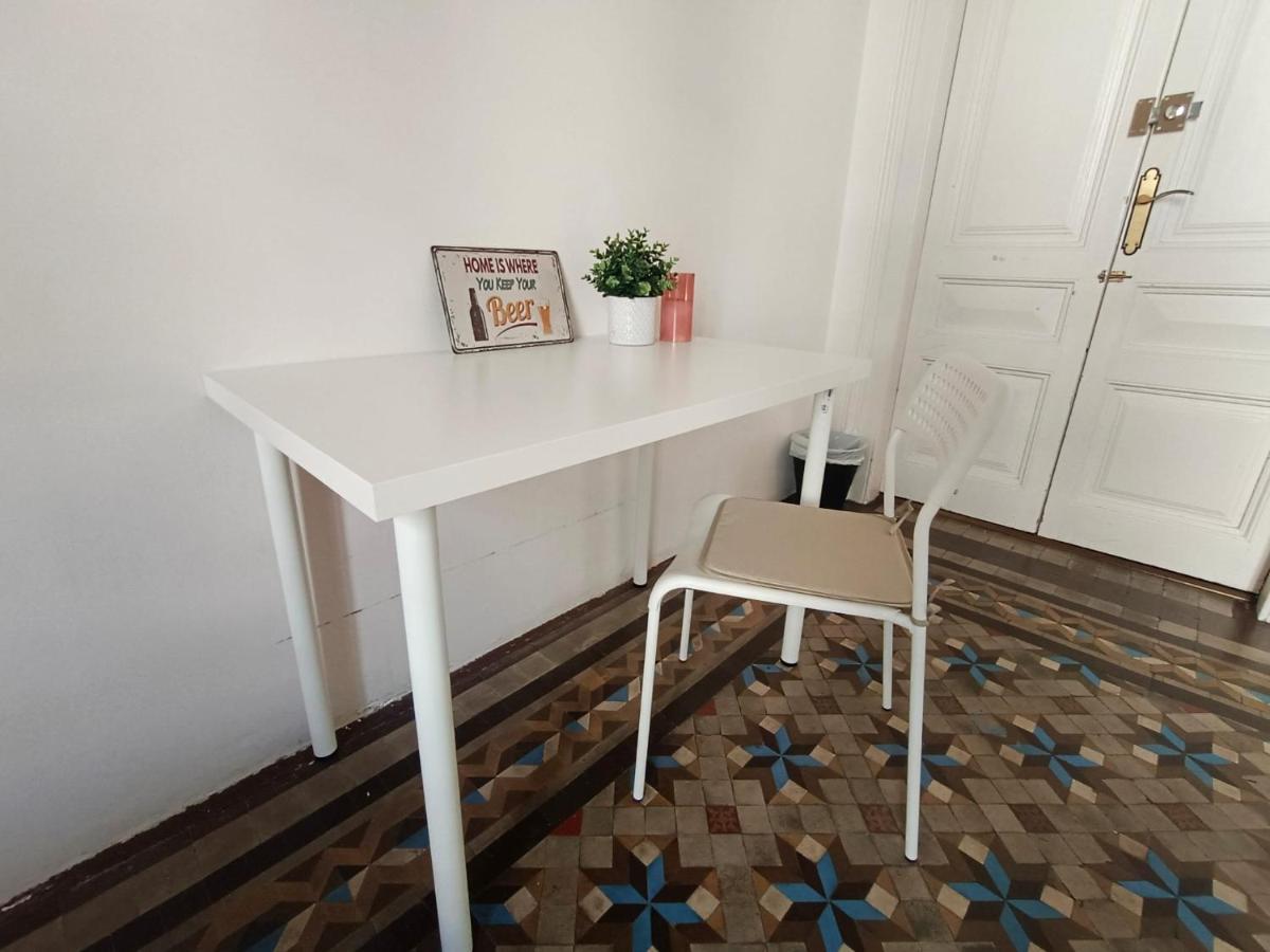 By Urquinaona Rooms Barcelona Bagian luar foto