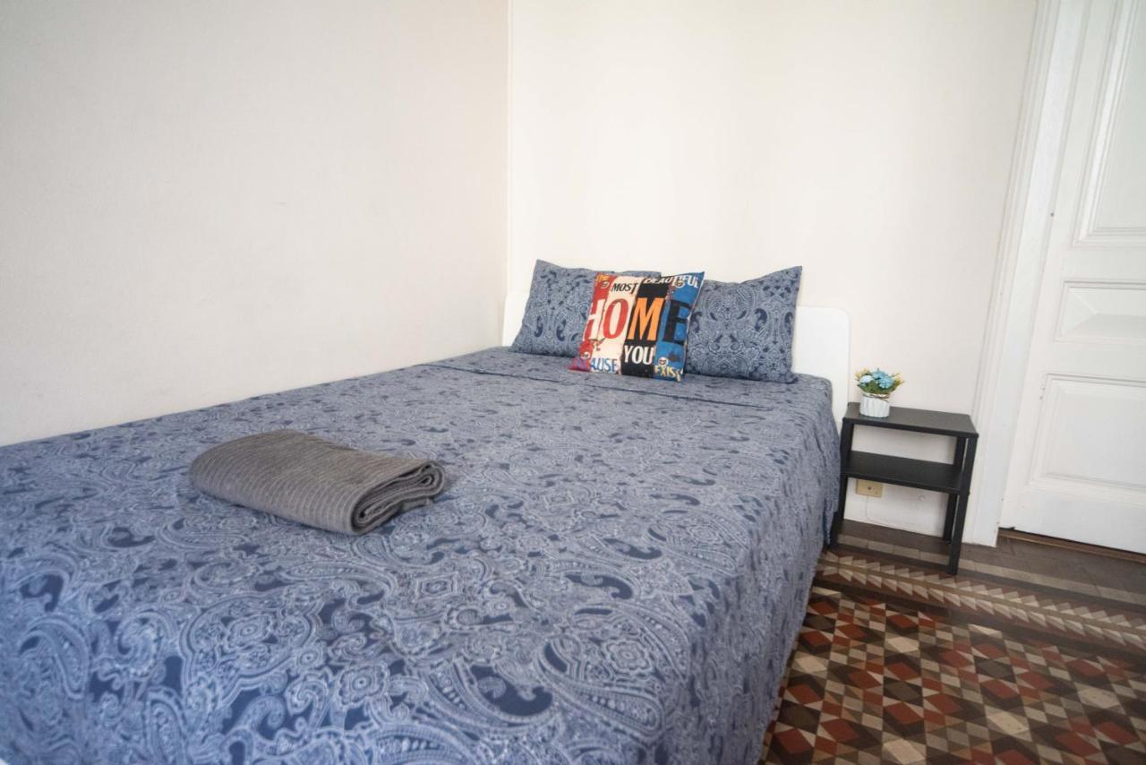 By Urquinaona Rooms Barcelona Bagian luar foto