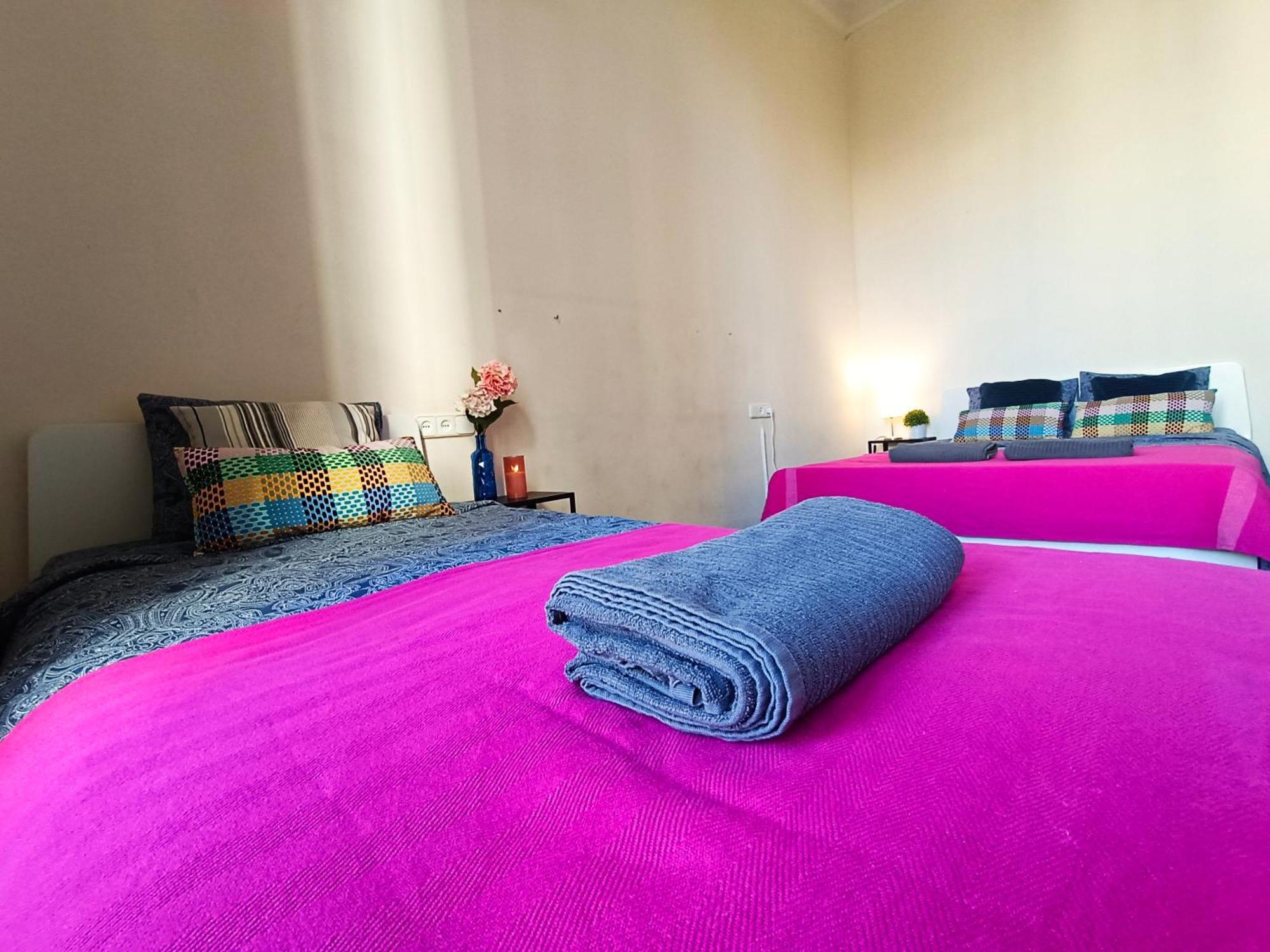 By Urquinaona Rooms Barcelona Bagian luar foto