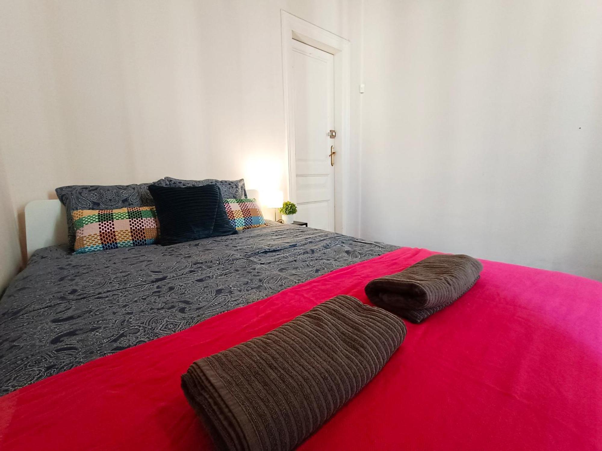 By Urquinaona Rooms Barcelona Bagian luar foto