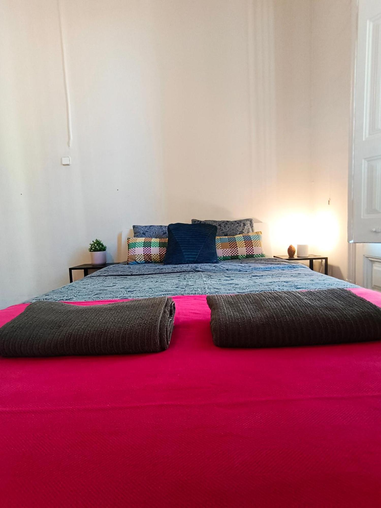 By Urquinaona Rooms Barcelona Bagian luar foto